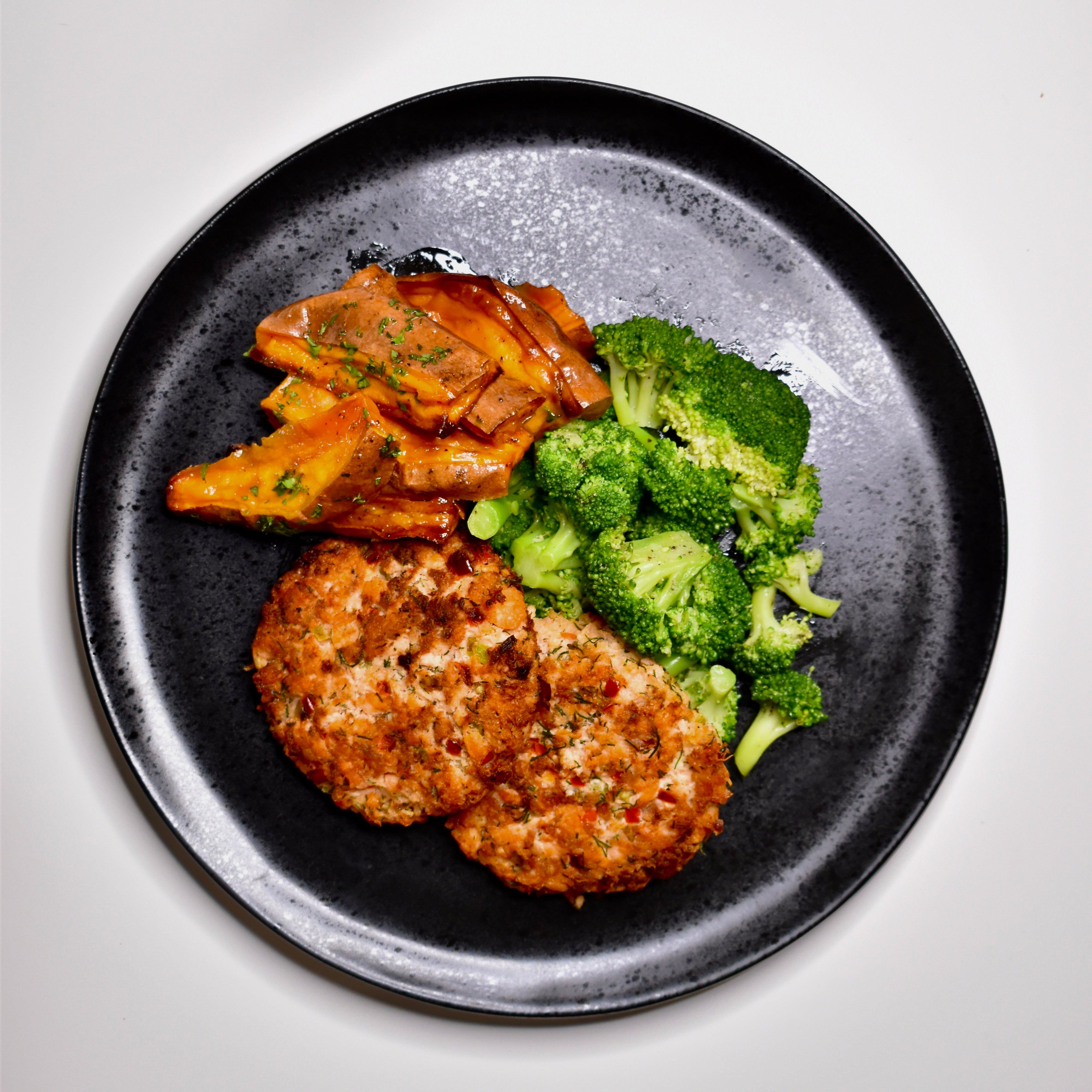 Dill Salmon Cakes, Sweet Potato Wedges, Broccoli