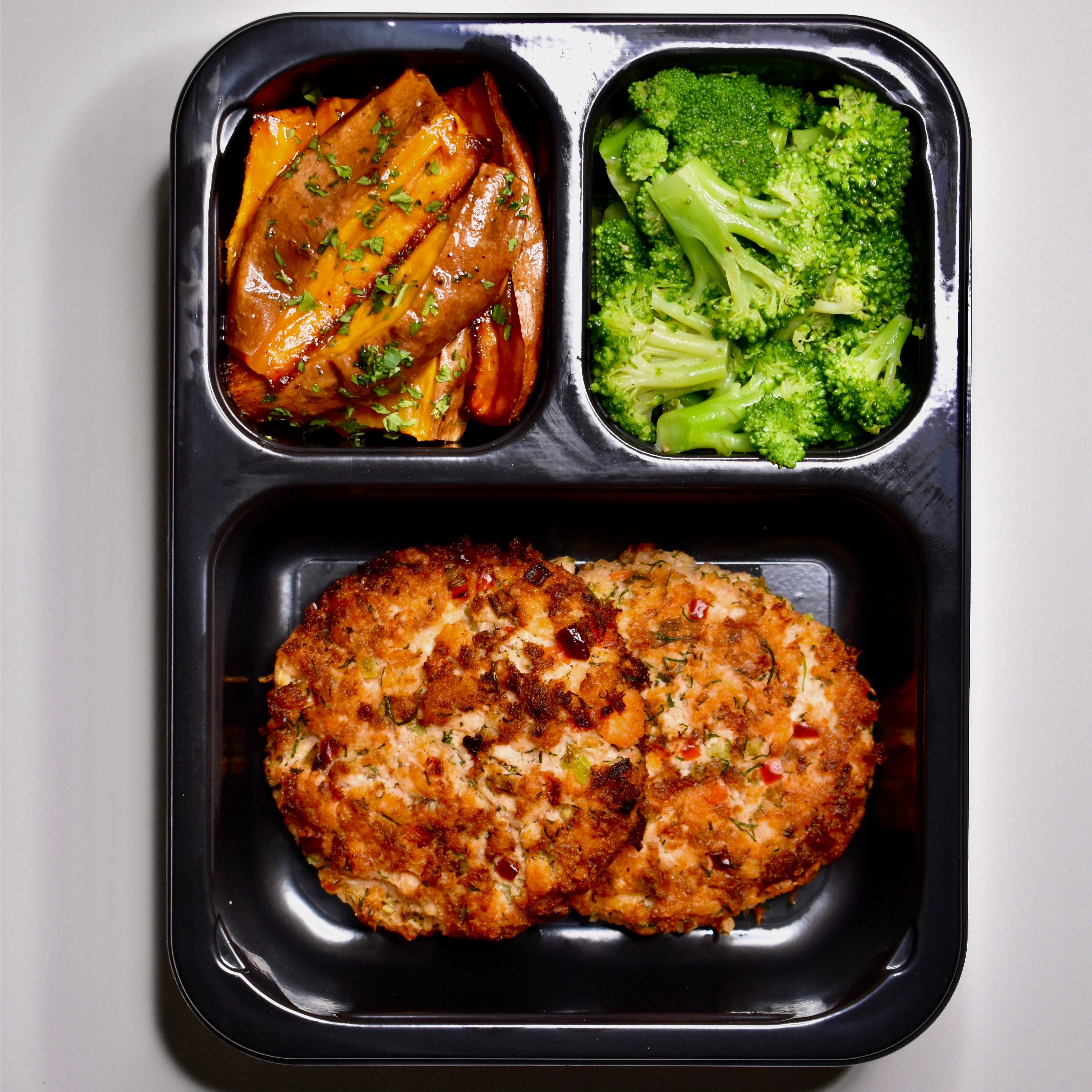 Dill Salmon Cakes, Sweet Potato Wedges, Broccoli