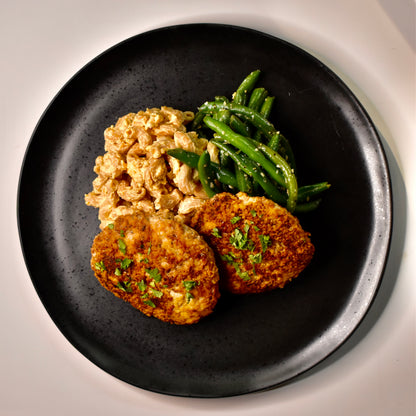 Blackened Chicken Burger, Garlic Green Beans, Protein Macaroni & Cheese